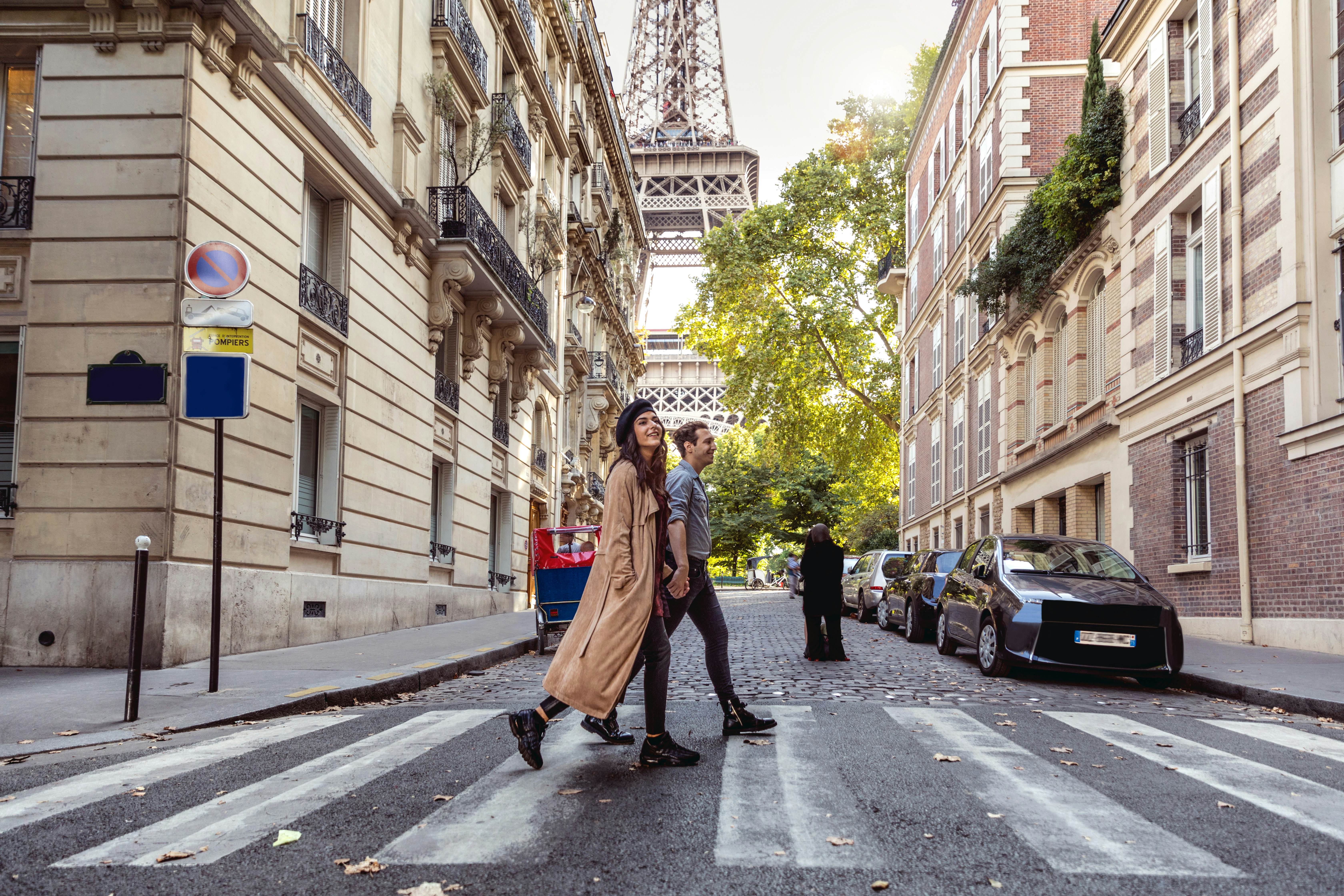 Lovely couple spending some days in vacation to Paris close to Tour Eiffel.